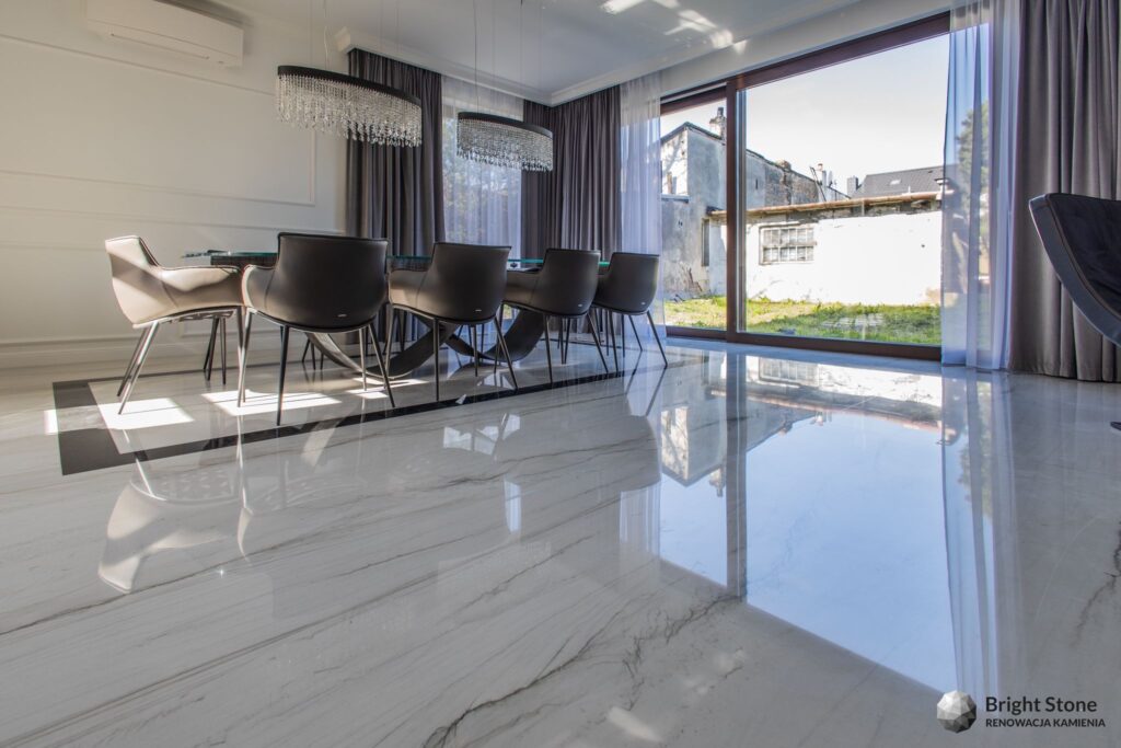 Jak wydłużyć żywotność posadzek kamiennych